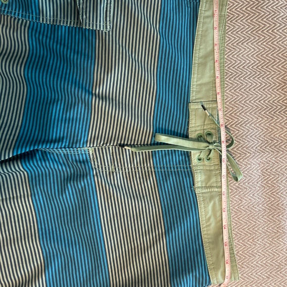 RVCA - Picture 3 of 4